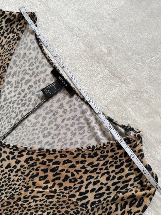 Forever 21 Leopard Print V-Neck Dress with Flowy Lettuce Hem Skirt | Sz: Small - Picture 3 of 10